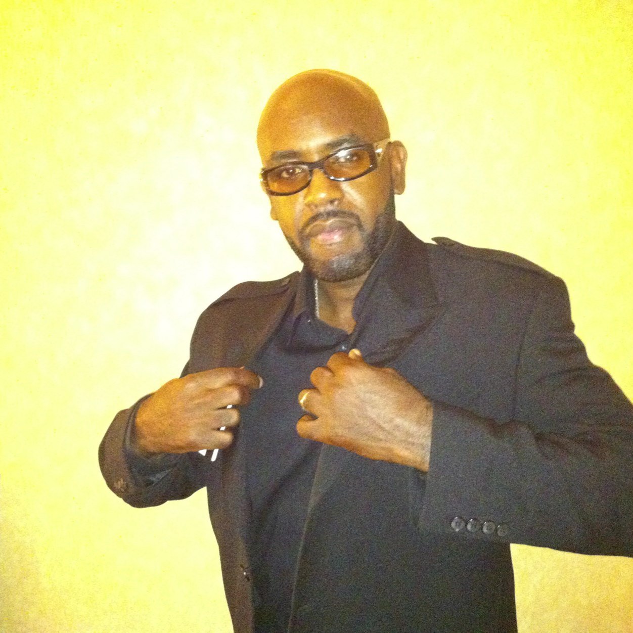 Author, film maker, Project development- Above quality is the standard. 
https://t.co/KUBdpdKNXF
