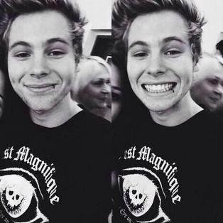 @5SOS @Luke5SOS @Calum5SOS @Ashton5SOS @Michael5SOS PLEASE FOLLOW @ErmyJed5SOS !!! SHE DESERVES IT #biglove ♡