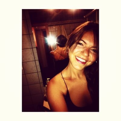 Manteneos locos, pero comportaos como personas normales. Corred el riesgo de ser diferentes, pero aprended a hacerlo sin llamar la atención