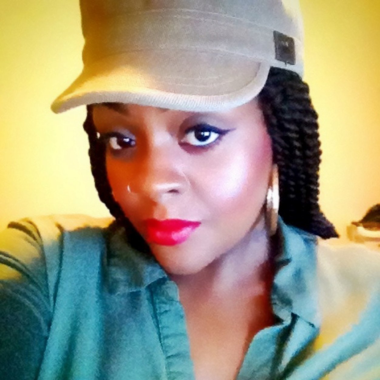 30, flirty and thriving|
Boston based Make-up Artist| Beauty Gawd| I beat faces better than Picasso| Come fall in love w/h Khlo XO