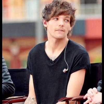 Twenty something fangirl who's plenty old enough to have unholy thoughts and buy expensive concert tickets. Love all of One Direction but Louis is the ☝️