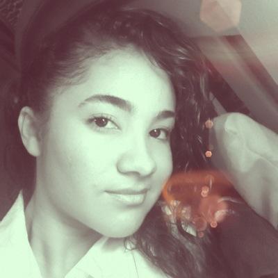 Estudio Tecnica de farmacia un asociado, me encanta leer y soy novelera. Apoyando siempre a @willylevy29 @jencarlosmusic y soy una #DuqueRioss y #Espinela 100%