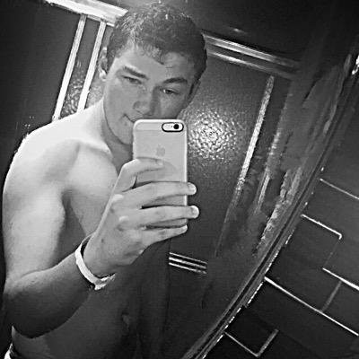 Teenager with a babyy on it's way. Judge free zone. Don't want anything negative or stupid on my twitter. Thanks :)