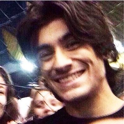 FOLLOW @lightstomylouis BECAUSE SHE GAVE YOU A FREE FOLLOW i