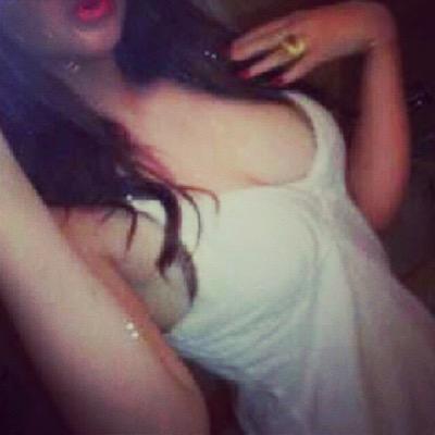 حسابي الجديد امواله٢٢ الى يبغا سهره ١٠٠موبايلي قبل و ١٠٠٠في الشقه بعدها اتصل عليه واقوله مكان الشقه وسكايبي ٥٠ قبل العرض
