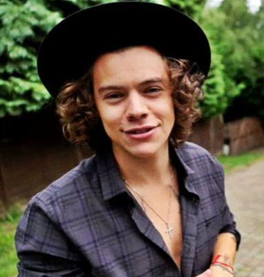 HarryStyles0740's profile picture. avisem pro Harry que se ele quiser me foder que me jogue na cama e tire a roupa e não fique me arrombando só com selfies