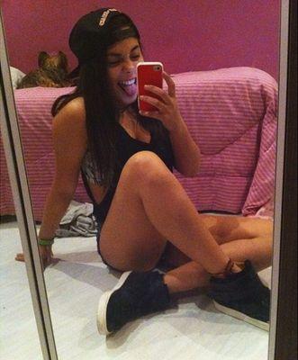minhas filosofias são contraditórias falam de varias historias //♥