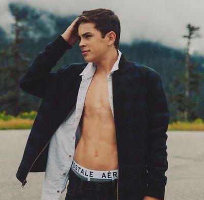 im kinda in love with hayes grier♥