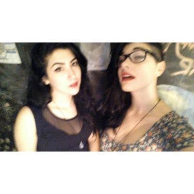 we are an acoustic duet who love dead flies @antllers @amissio_
