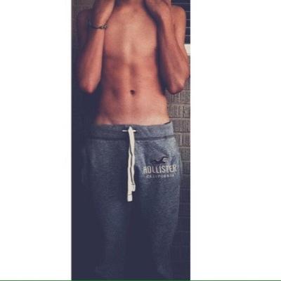 FOLLOW @CTFUJAI BECAUSE SHE GAVE YOU A FREE FOLLOW!!