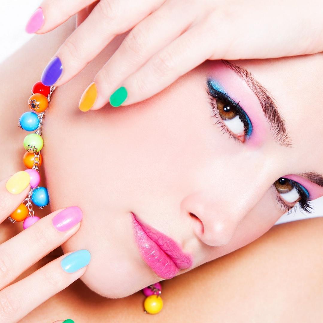 Centro de estética y peluquería, ofrecemos los mejores precios de Dos Hermanas, C\Marconi N° 2. Te esperamos