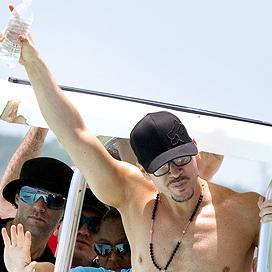 A huge NKOTB fan. Joey and Donnie I have love since 8 years old.               The naked truth is always better then the best dressed lie.