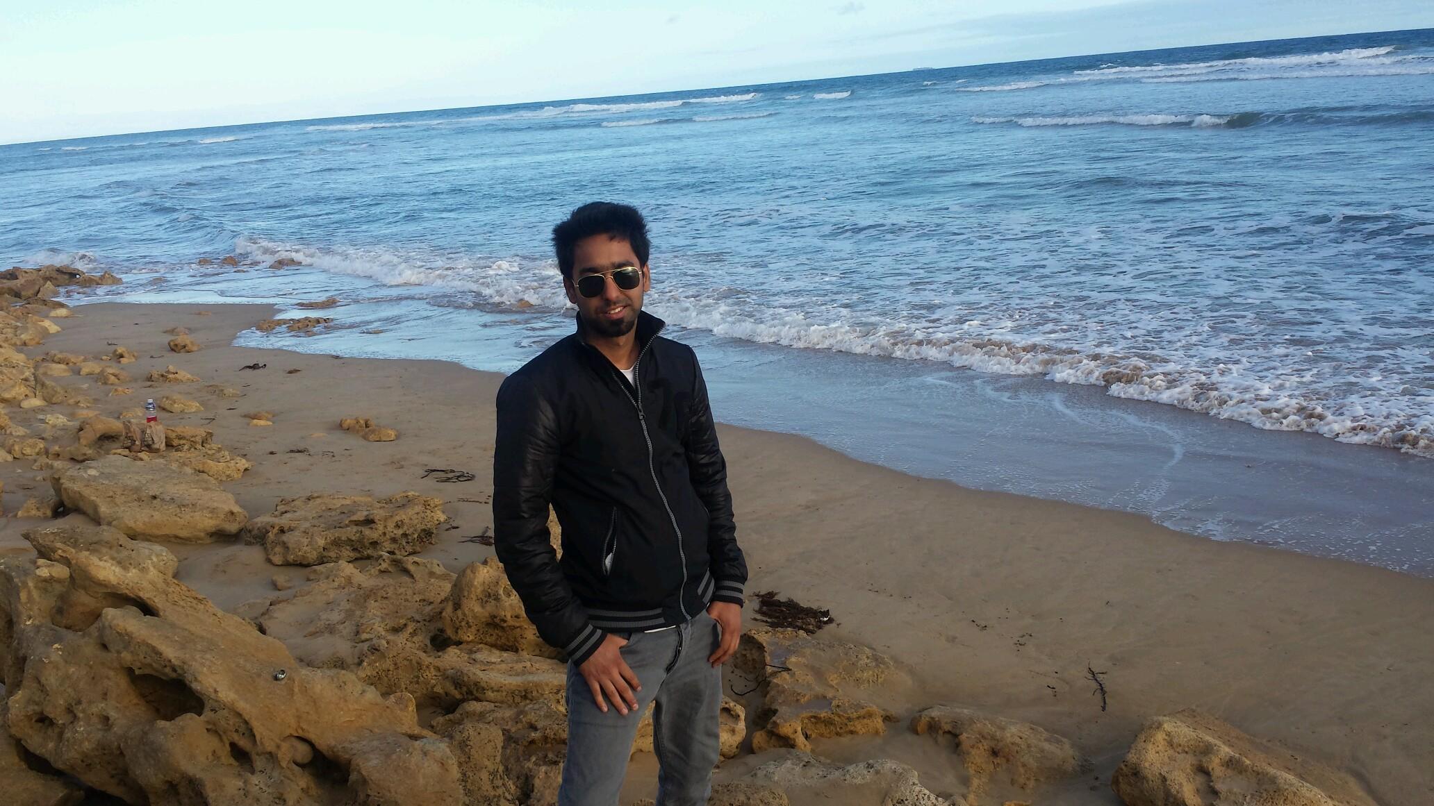 SAM here. Nothing is impossible in life if u believe ur self, trust me ur just one step behind a success.Sunni n muslim