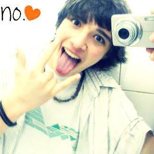 @JulianSerrano01 Te Amoo Idolo Gracias x todo .Eres la musica en mi tu eres .