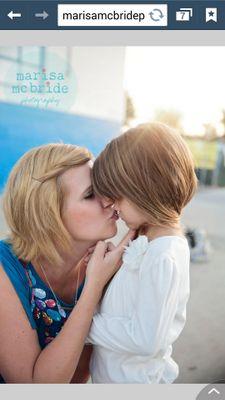 Stay at home Mom of four beautiful girly girls, jewelry artisan, wife to one hunky man and follower of Christ.