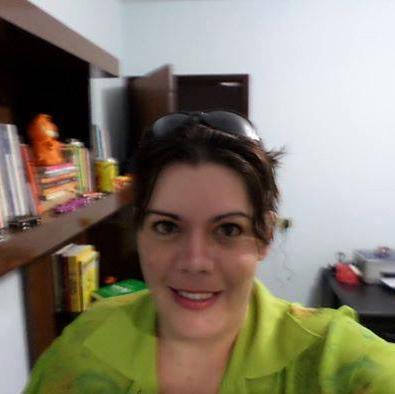 Casada .Empresária