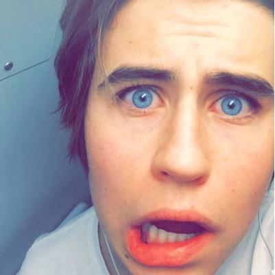 I GAVE YOU A FREE FOLLOW SO FOLLOW @xjocelynsimms hehe thanks ( ill unfollow if you dont)