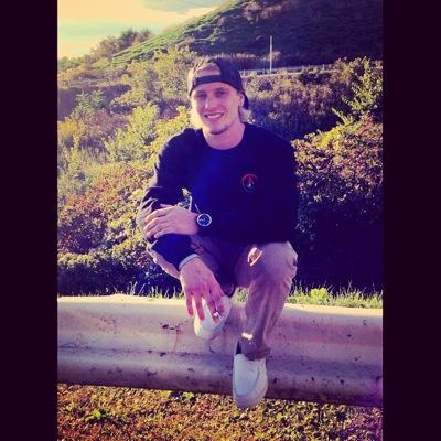 Just a gamer trying to make it! | Xbox Gamertag: iiChokey | Watch me on Twitch: http://t.co/DOq225Xw2p |