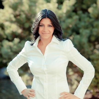 Realtor, Entrepreneur and Foodie with a weakness for good wine, laughter and travel. Passionate about life and each day that it brings!