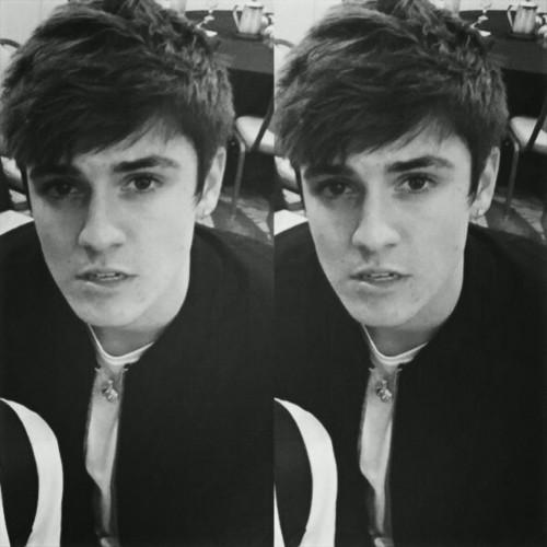 hayes grier saved me from myself♡  Aaron carpenter is my world   0/12