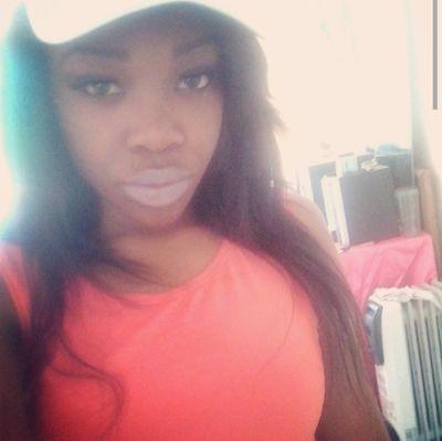 EmiGawJuss's profile picture. Hold up, freeeeeeze ❄✋✋ if you ain't got no money  in ya pockets don't talk ta me