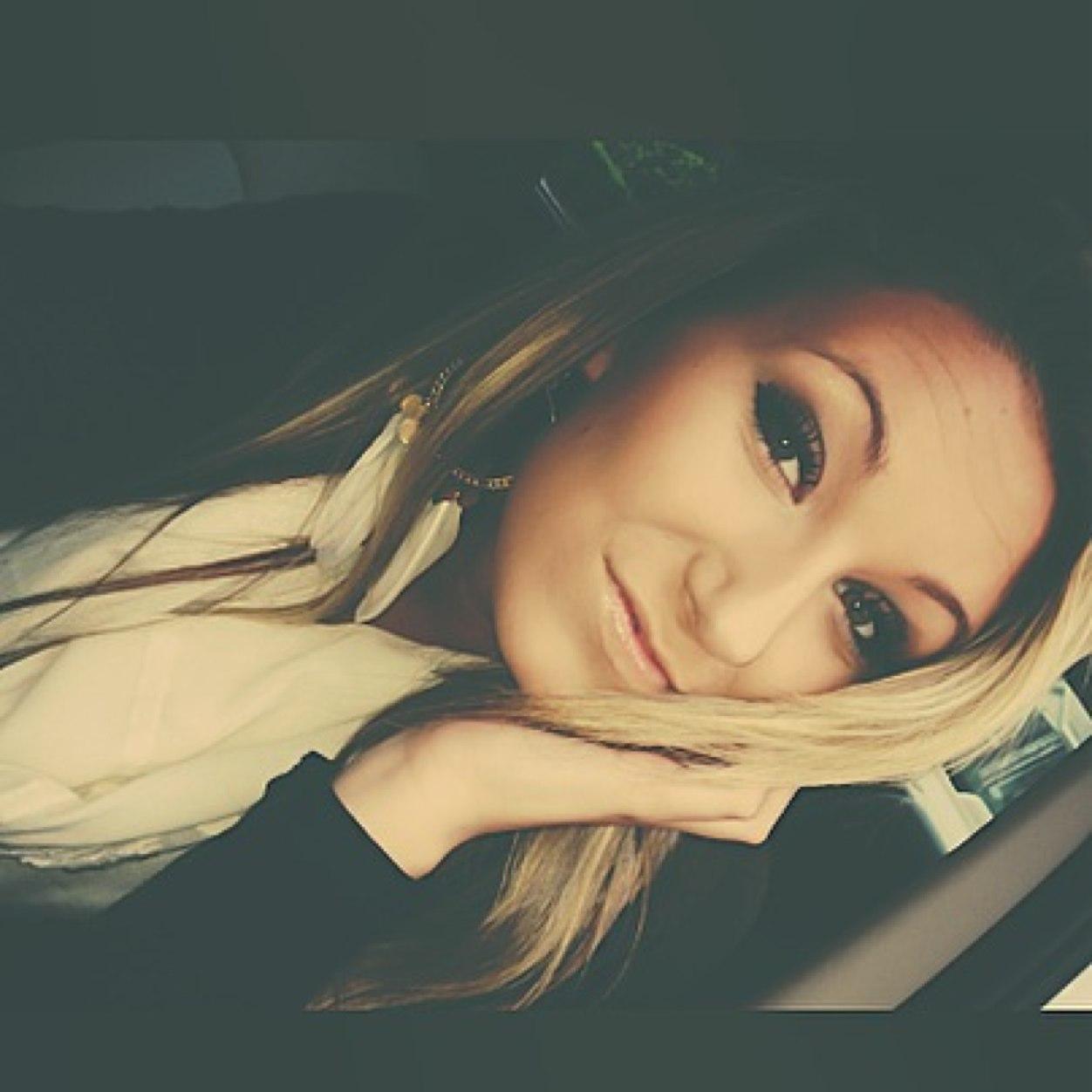 Live without pretending. Love without depending. Listen without defending. Speak without offending. ✌