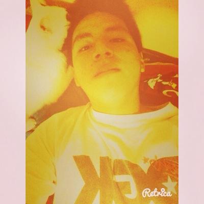 16 primaveras. Skateboarding. Love food. Follow me :3