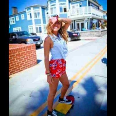 Dm me a pic and the school that they go to. Only the best please.✋