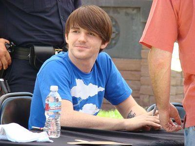 I'm Jared Drake Bell and I'm a talented actor and musician. hug me brotha. |RP|