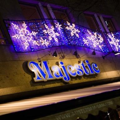 imanuelbruns1's profile picture. Majestic is gelegen aan de Dam, direct naast de Bijenkorf. Het is op slechts enkele minuten loopafstand van het Centraal Station.