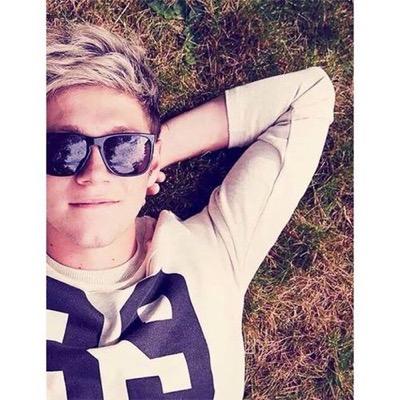 I'm Niall, and im the geek who has no friends and no social life