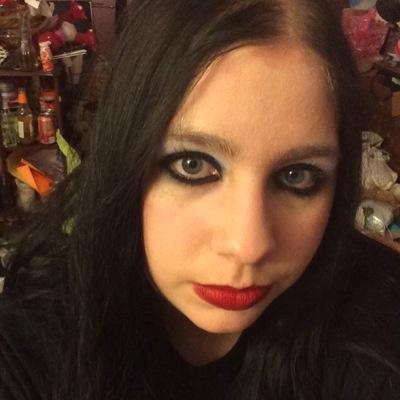 My name's Emily. My nickname is Emmy. I like to draw stuff and write random stories, usually Anime Fanfics. I like turtles! :3
