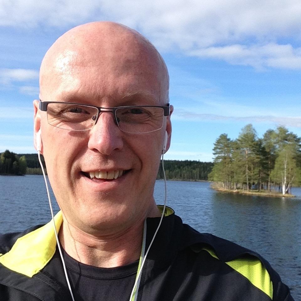 Solutions architect at the IT department of Agder Energi. Married, grandfather, loves music, nature, art, books and the net.  Disillusioned political interested