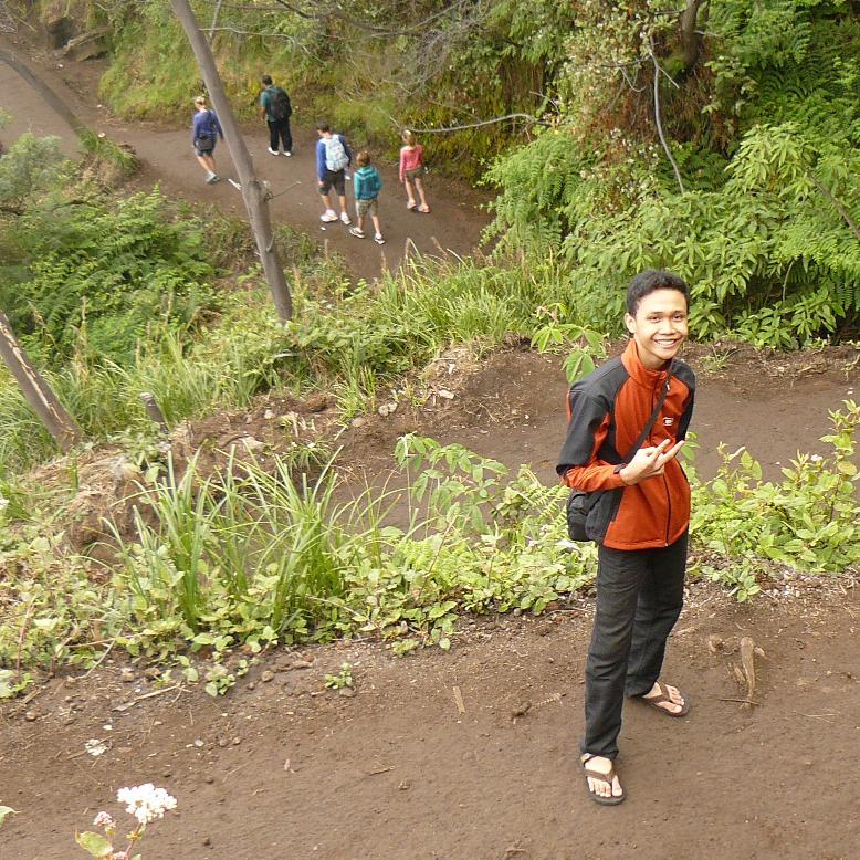 Orang yang paling aku sukai adalah dia yang menunjukkan kesalahanku(Umar bin Khattab)||#Teamfollowback|