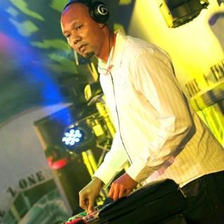 Child of God,CEO - BD Productions, Serial Entrepreneur,Dj/Producer,Soccer,fashion,car and finer things in life lover.
  bookings: blackdproductions@gmail.com