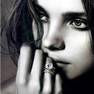 ‏‏‏يكفيني أن مكانتي عند نفسي في علو دائم..ولا أنتظر من أحد أن يقيم ذاتي..