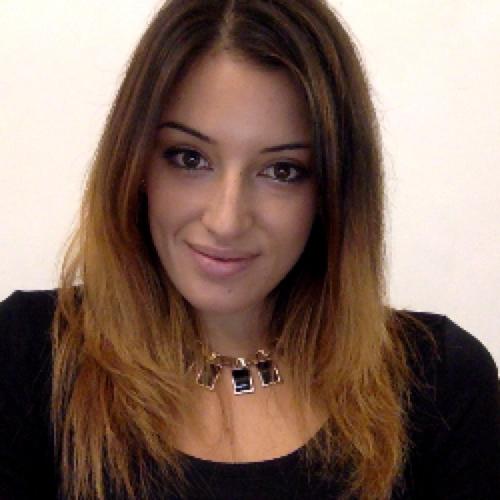 Studentessa alla facoltà di ingegneria. Giocatrice di basket. Appassionata di viaggi e scrittura.