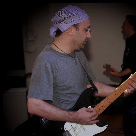 MartinGeifman's profile picture. Independent, free-thinking individual, leaning slightly to the right (but by no means extremist !).