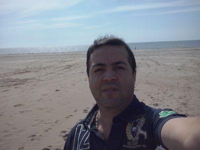 Me llamo Gustavo, tengo 54 años, , soy abogado, taxista, me encanta el mar y las playas de San Clemente. Y extraño muchísimo a mí gran amigo que fue Billy.