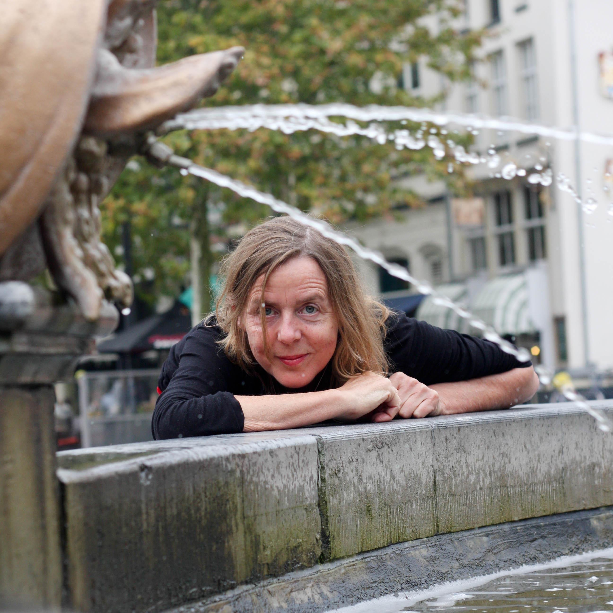 Trainer en coach, ook in mindfulness, docent aan de academie voor Leefstijl en Gezondheid avleg.nl en eigenaar van Yogica, http://t.co/uwiOlOvATS