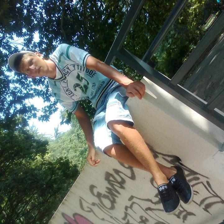 EmrahZaki43's profile picture. 