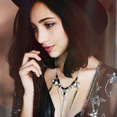 [V] @WeHogwartsIDs . Pure-Blood . Salazar's . [Emily Rudd]