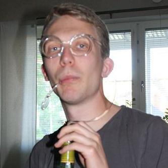 Ottebrand's profile picture. Hjulbent. Har hoppat från femman. Bäst i  Gävle på Micro Machines.