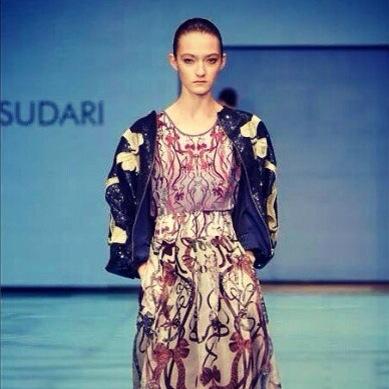 Fashion label. Innovative prints, kaleidoscopic colours, intelligent tailoring and beautifully handcrafted designs.
For orders please contact the studio.