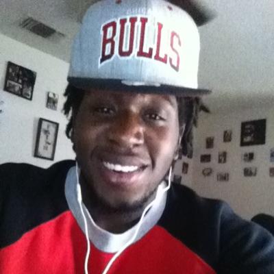 Im that guy that nobody fucks with becaue i do my own thang i only fucks with a hand full so if you not in my life you will never understand #MaxCapacity #Life