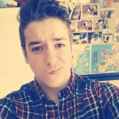 madrileño de nacimiento y de ciudad de pura chepa. estudiante y currante. soltero y con miedo al compromiso