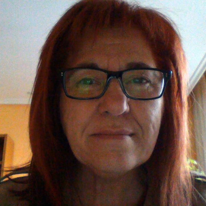 helenaunx's profile picture. 