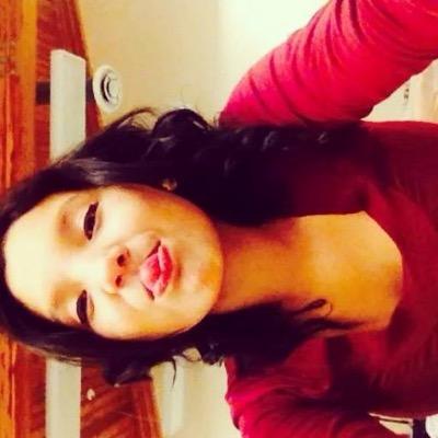 Facebook.
Twitter.
iPhone.
Instagram.
Volleyball.
Highschool.
Follow me, and I might follow you back