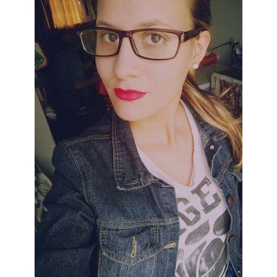 17. Orgullosa opulenta, coriana hasta los tuetanos. Vivo como si éste fuese mi último día...Escribo cosas tal y como las pienso,como las siento o como me salen.