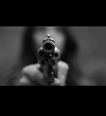 Sarah † • le conté mi pasado, mi presente, y mi futuro, le susurré mis miedos y le grité mis sueños, le enseñé todos mis puntos débiles. Y se fue •